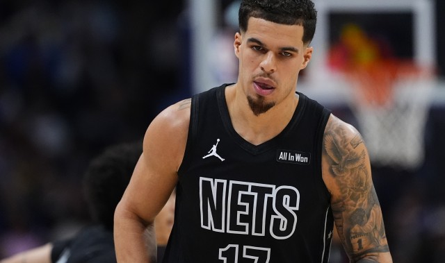 开云体育app-太铁了！小迈克尔·波特半场三分球5中0仅拿7分2板2助