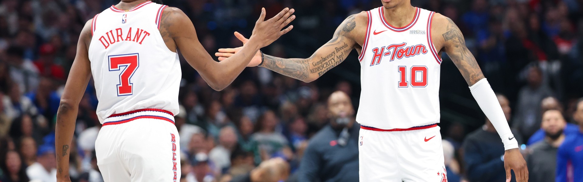 开云登录入口地址-乌度卡谈小贾：对手包夹KD就一定有空位 他进了2个三分都是关键球