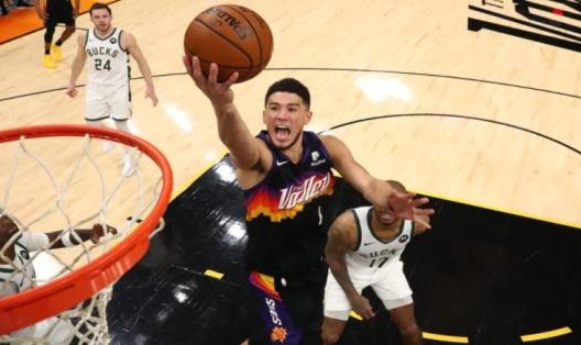 开云电子-总决赛空砍群群主！拼尽全力的布克急需队友支援