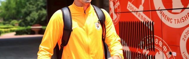 开云登录入口地址-泰山西征上演“似是故人来” 崔康熙正谋求战术变革