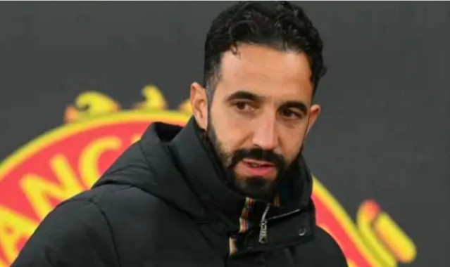 开云体育app-阿莫林放弃辞职获曼联1200万镑解约金|劳尔·科斯塔|威尔科克斯|曼联主帅|教练违约金|解雇赔偿_新浪体育_新浪新闻