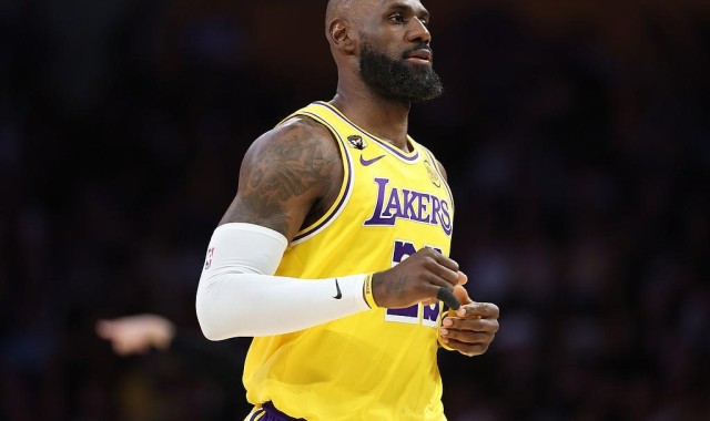 开云电子-ESPN：联盟多位消息人士建议詹姆斯前往掘金，与约基奇联手